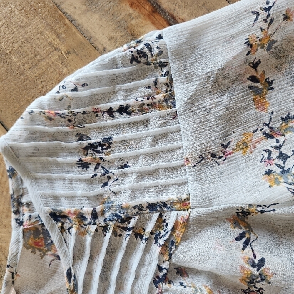 LAUREN Conrad Chiffon Light Blue Floral Top Blouse. SIZE XS - Picture 4 of 7